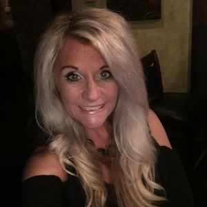 Meet your Posher, Lora